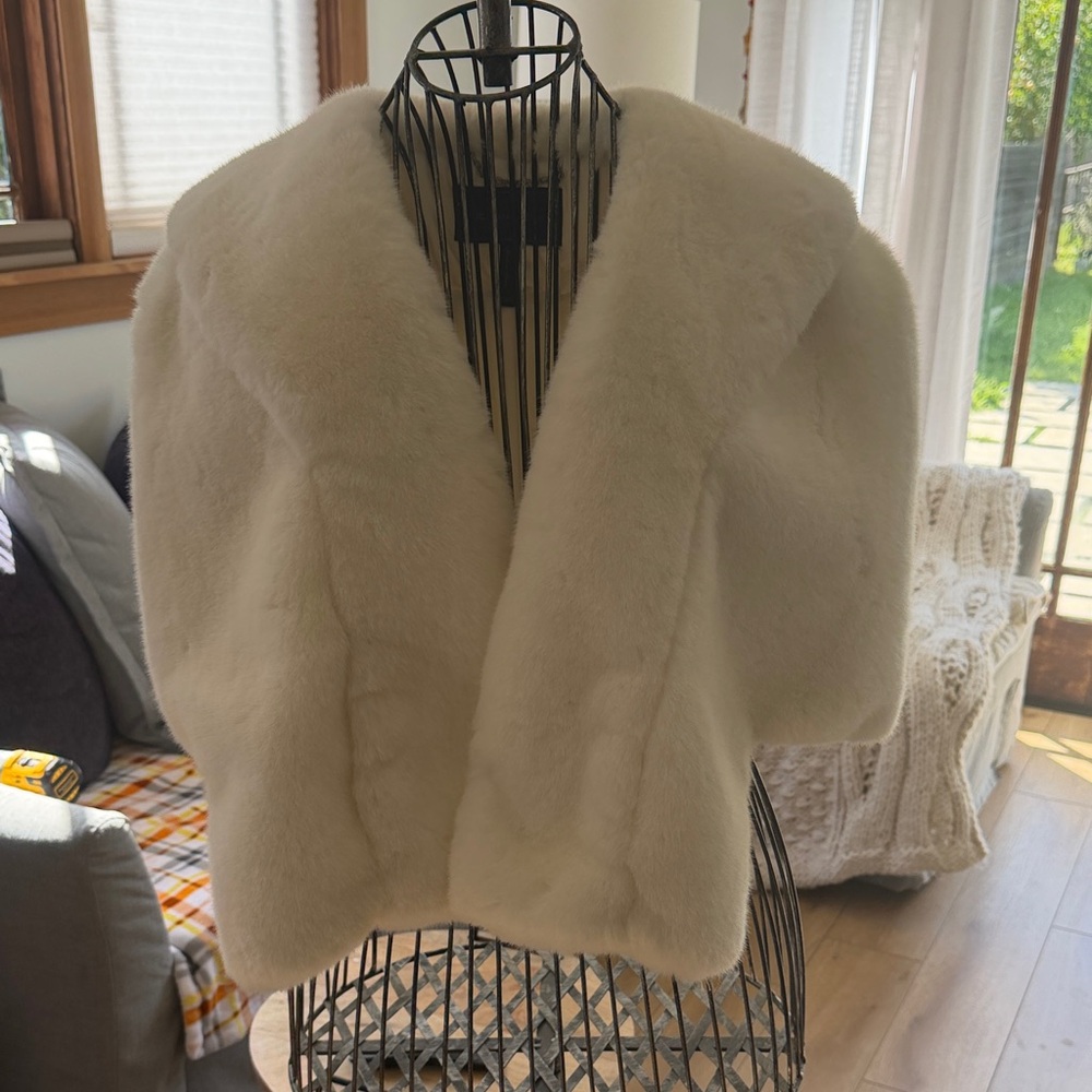 BCBGMaxAzria Cream Cape